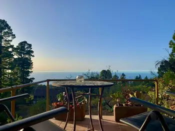 Terrasse des Vogelnests mit Blick aufs Meer
